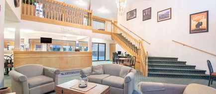 Travelodge by Wyndham Spearfish Lobby