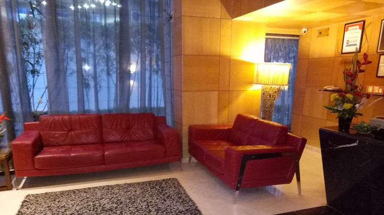 <b>Iris Hotel Lobby</b>. Images powered by <a href="https://iceportal.shijigroup.com/" title="IcePortal" target="_blank">IcePortal</a>.