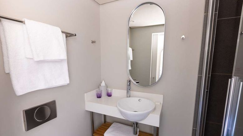 <b>StayEasy Cape Town City Bowl Room</b>. Images powered by <a href="https://iceportal.shijigroup.com/" title="IcePortal" target="_blank">IcePortal</a>.