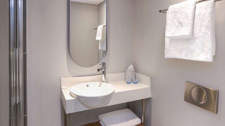 <b>StayEasy Cape Town City Bowl Room</b>. Images powered by <a href="https://iceportal.shijigroup.com/" title="IcePortal" target="_blank">IcePortal</a>.