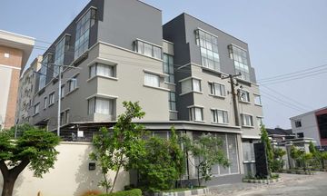 Golden Tulip Oniru Suites