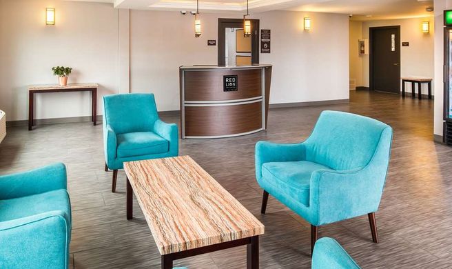 Red Lion Inn & Suites Everett Lobby