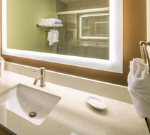 Red Lion Inn & Suites Everett Room