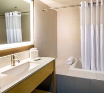 Red Lion Inn & Suites Everett Room