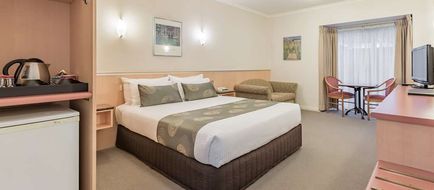 Waverley International Hotel Room