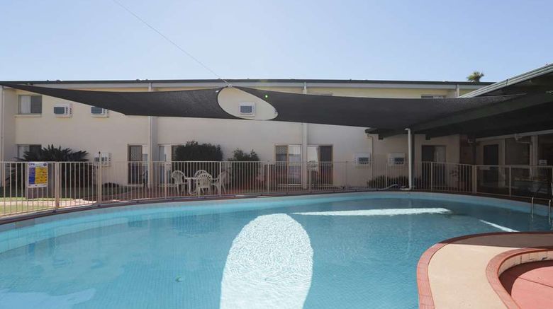 <b>Emerald Central Hotel Pool</b>. Images powered by <a href="https://iceportal.shijigroup.com/" title="IcePortal" target="_blank">IcePortal</a>.