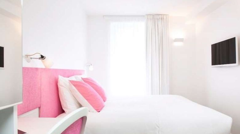 <b>Hotel Mistral Room</b>. Images powered by <a href="https://iceportal.shijigroup.com/" title="IcePortal" target="_blank">IcePortal</a>.