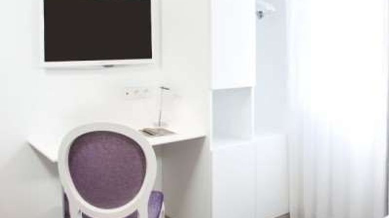 <b>Hotel Mistral Room</b>. Images powered by <a href="https://iceportal.shijigroup.com/" title="IcePortal" target="_blank">IcePortal</a>.