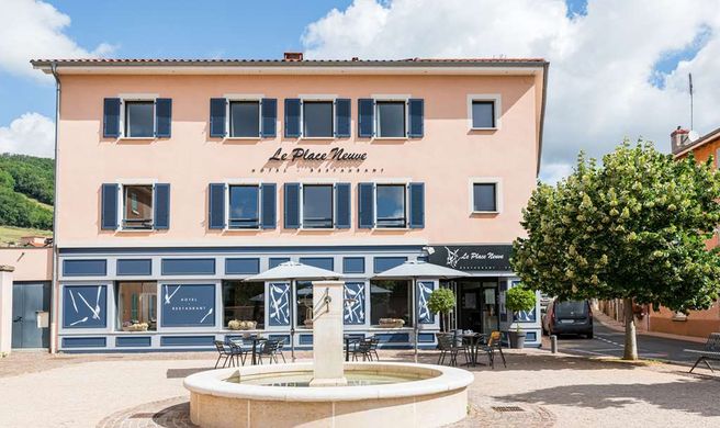 Le Place Neuve Exterior