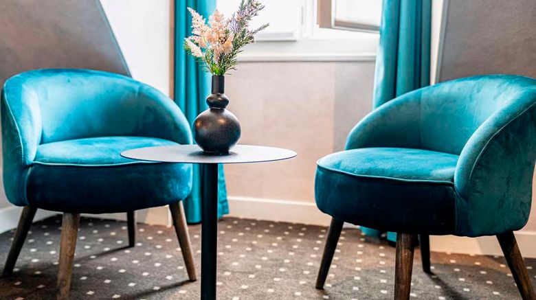<b>Hotel de la Paix Tour Eiffel Room</b>. Images powered by <a href="https://iceportal.shijigroup.com/" title="IcePortal" target="_blank">IcePortal</a>.
