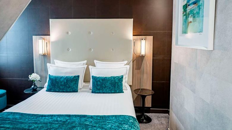 <b>Hotel de la Paix Tour Eiffel Room</b>. Images powered by <a href="https://iceportal.shijigroup.com/" title="IcePortal" target="_blank">IcePortal</a>.