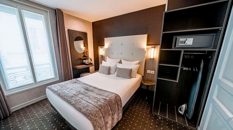 <b>Hotel de la Paix Tour Eiffel Room</b>. Images powered by <a href="https://iceportal.shijigroup.com/" title="IcePortal" target="_blank">IcePortal</a>.
