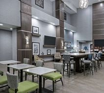 Hampton Inn & Suites Portland Lobby