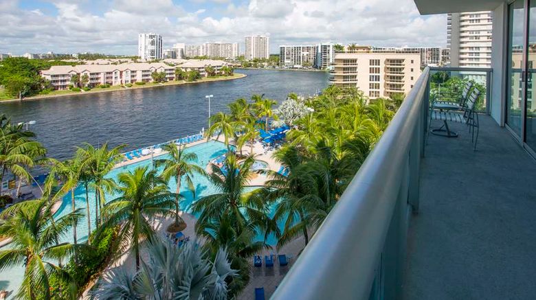 <b>DoubleTree Resort Hollywood Beach Room</b>. Images powered by <a href="https://iceportal.shijigroup.com/" title="IcePortal" target="_blank">IcePortal</a>.
