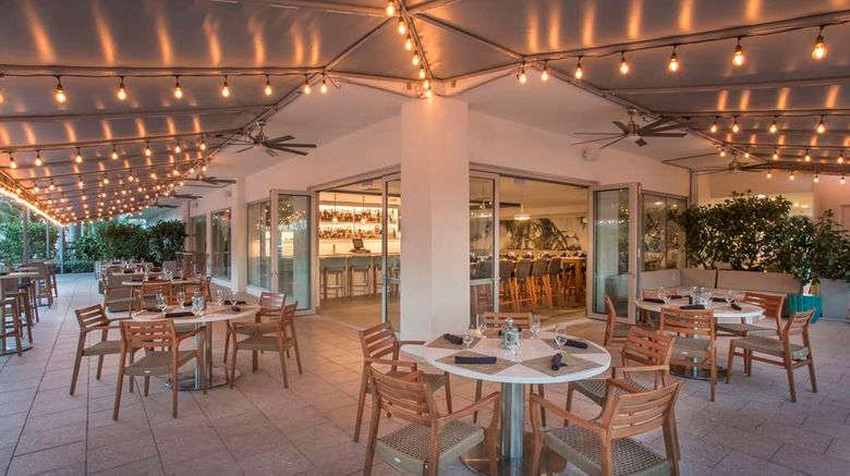 <b>DoubleTree Resort Hollywood Beach Restaurant</b>. Images powered by <a href="https://iceportal.shijigroup.com/" title="IcePortal" target="_blank">IcePortal</a>.