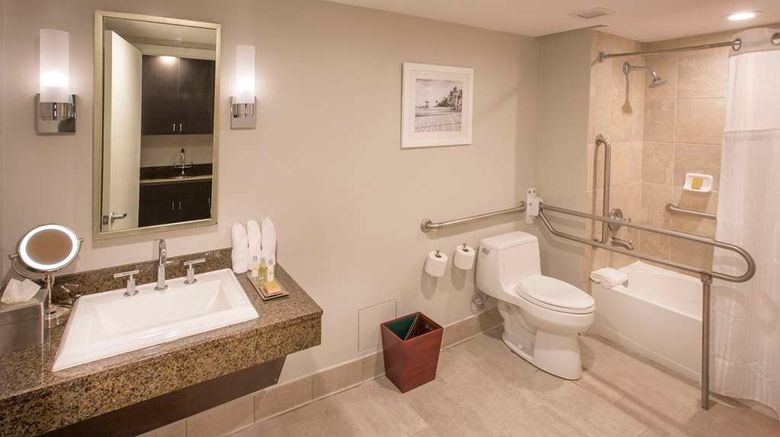<b>DoubleTree Resort Hollywood Beach Room</b>. Images powered by <a href="https://iceportal.shijigroup.com/" title="IcePortal" target="_blank">IcePortal</a>.