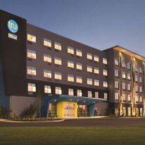 Tru by Hilton Lancaster East