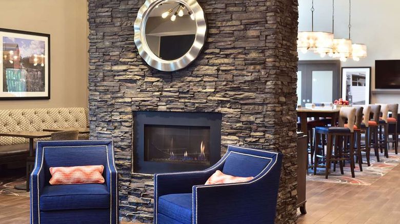 <b>Hampton Inn & Suites at Wisconsin Dells Lobby</b>. Images powered by <a href="https://iceportal.shijigroup.com/" title="IcePortal" target="_blank">IcePortal</a>.