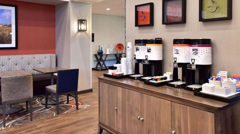 <b>Hampton Inn & Suites at Wisconsin Dells Lobby</b>. Images powered by <a href="https://iceportal.shijigroup.com/" title="IcePortal" target="_blank">IcePortal</a>.