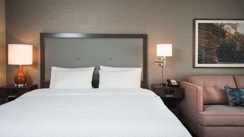 <b>Hampton Inn & Suites at Wisconsin Dells Room</b>. Images powered by <a href="https://iceportal.shijigroup.com/" title="IcePortal" target="_blank">IcePortal</a>.