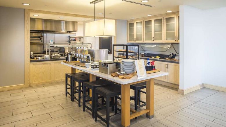 <b>Hilton Garden Inn Pittsburgh Airport Restaurant</b>. Images powered by <a href="https://iceportal.shijigroup.com/" title="IcePortal" target="_blank">IcePortal</a>.