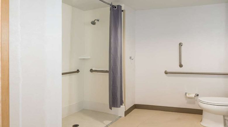 <b>Hilton Garden Inn Pittsburgh Airport Room</b>. Images powered by <a href="https://iceportal.shijigroup.com/" title="IcePortal" target="_blank">IcePortal</a>.