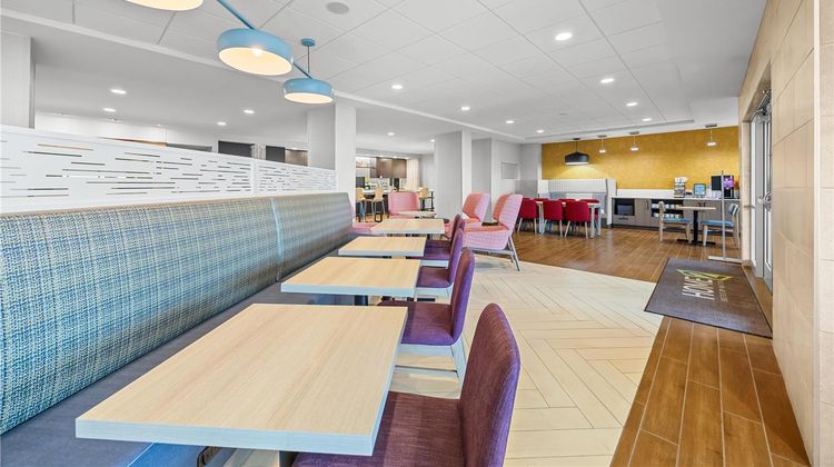Home2 Suites by Hilton Maumee Toledo Lobby