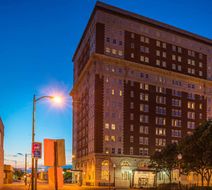 DoubleTree by Hilton Utica Exterior