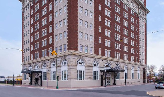 DoubleTree by Hilton Utica Exterior
