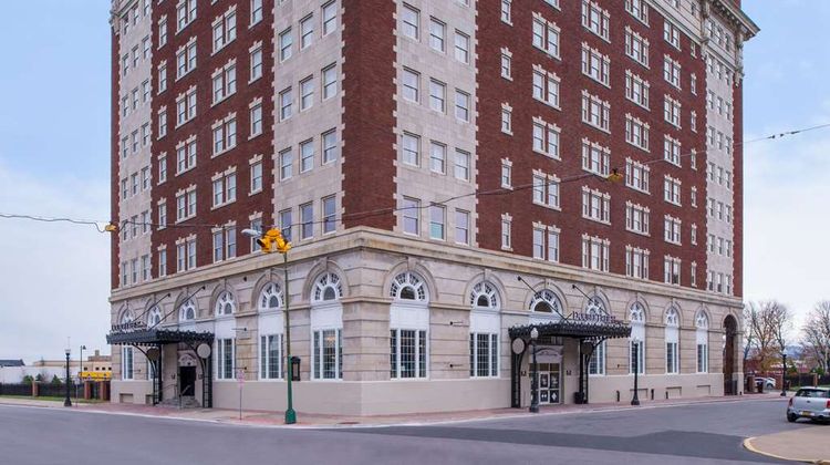 DoubleTree by Hilton Utica Exterior