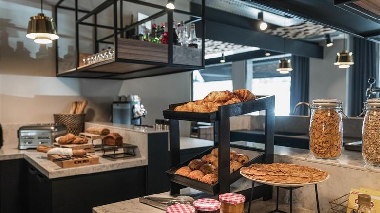 <b>ibis Styles Laval Centre Gare Restaurant</b>. Images powered by <a href="https://iceportal.shijigroup.com/" title="IcePortal" target="_blank">IcePortal</a>.