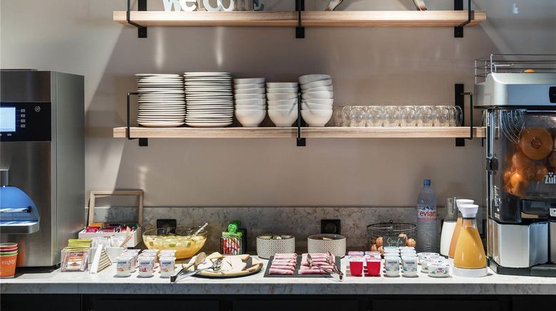 <b>ibis Styles Laval Centre Gare Restaurant</b>. Images powered by <a href="https://iceportal.shijigroup.com/" title="IcePortal" target="_blank">IcePortal</a>.