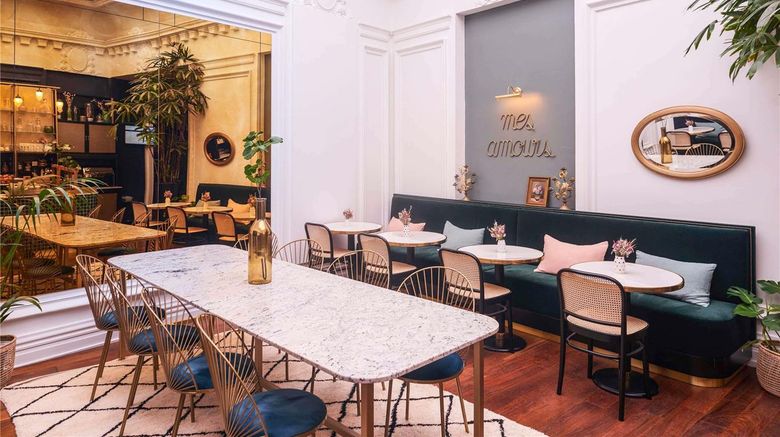 <b>Mercure Nantes Centre Passage Pommeraye Restaurant</b>. Images powered by <a href="https://iceportal.shijigroup.com/" title="IcePortal" target="_blank">IcePortal</a>.
