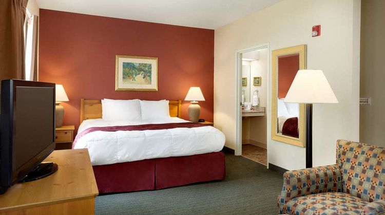 Baymont Inn & Suites Wichita East Room