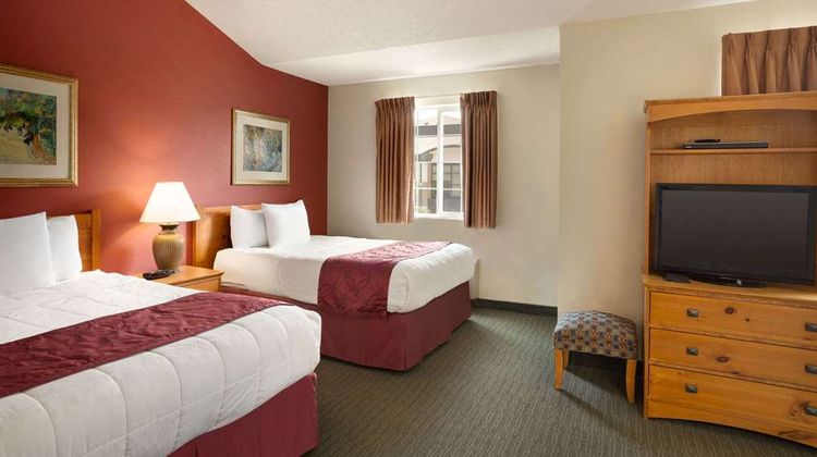 Baymont Inn & Suites Wichita East Room