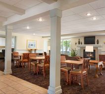 Baymont Inn & Suites Wichita East Lobby