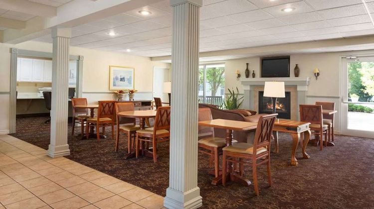 Baymont Inn & Suites Wichita East Lobby
