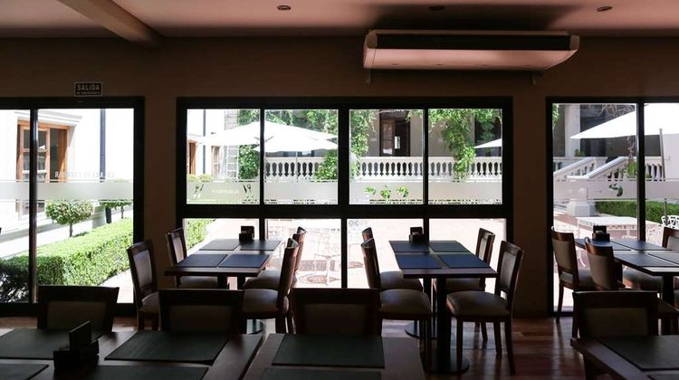 Howard Johnson Escobar Hotel Restaurant