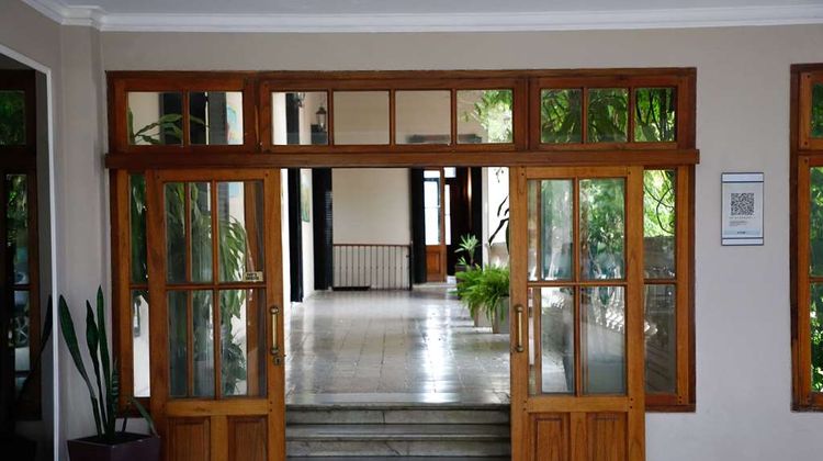 Howard Johnson Escobar Hotel Lobby
