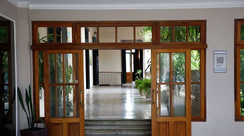 <b>Howard Johnson Escobar Hotel Lobby</b>. Images powered by <a href="https://iceportal.shijigroup.com/" title="IcePortal" target="_blank">IcePortal</a>.