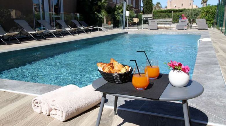 <b>Best Western Plus Hyeres Cote D'Azur Pool</b>. Images powered by <a href="https://iceportal.shijigroup.com/" title="IcePortal" target="_blank">IcePortal</a>.