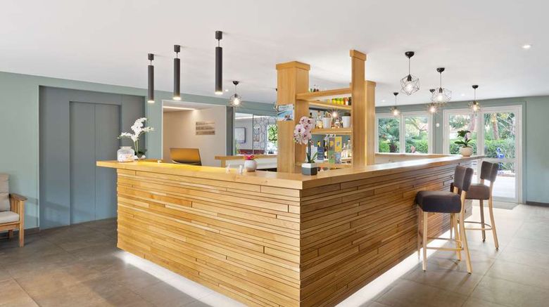 <b>Best Western Plus Hyeres Cote D'Azur Lobby</b>. Images powered by <a href="https://iceportal.shijigroup.com/" title="IcePortal" target="_blank">IcePortal</a>.