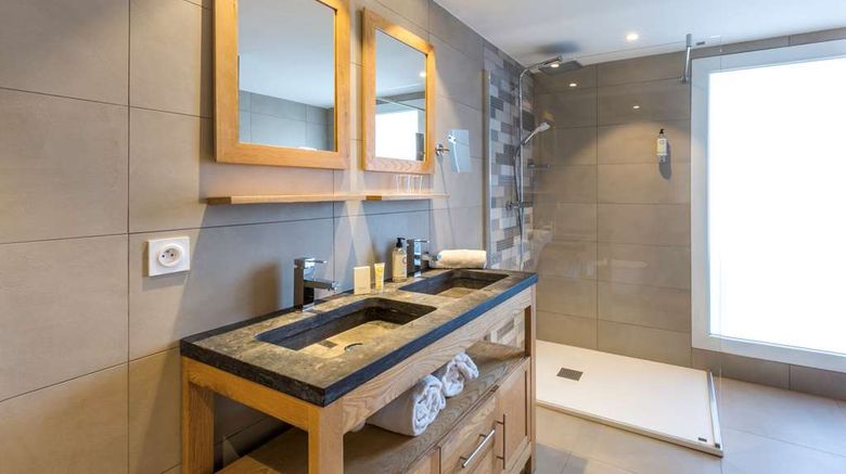 <b>Best Western Plus Hyeres Cote D'Azur Room</b>. Images powered by <a href="https://iceportal.shijigroup.com/" title="IcePortal" target="_blank">IcePortal</a>.