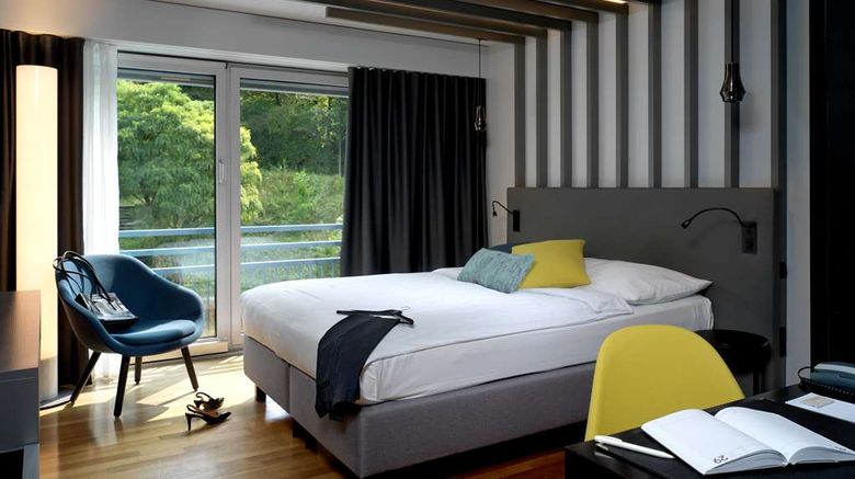 <b>Parkhotel Zug Room</b>. Images powered by <a href="https://iceportal.shijigroup.com/" title="IcePortal" target="_blank">IcePortal</a>.