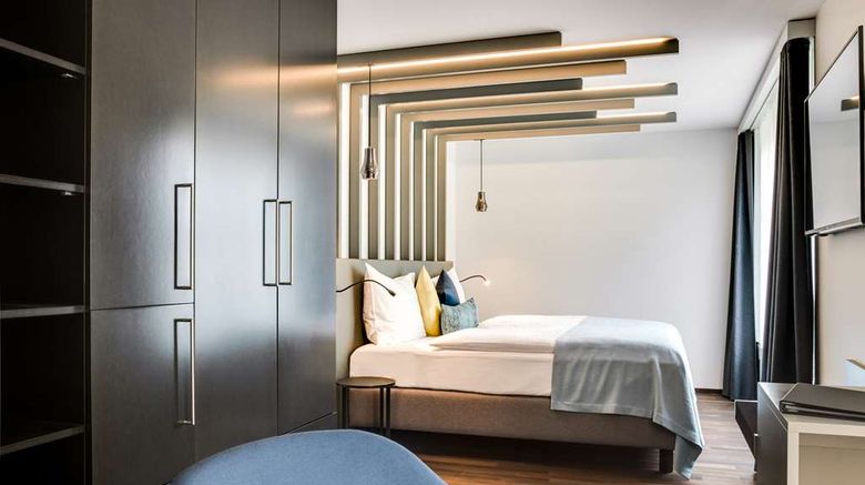 <b>Parkhotel Zug Suite</b>. Images powered by <a href="https://iceportal.shijigroup.com/" title="IcePortal" target="_blank">IcePortal</a>.