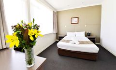 greet Hotel Alice Springs