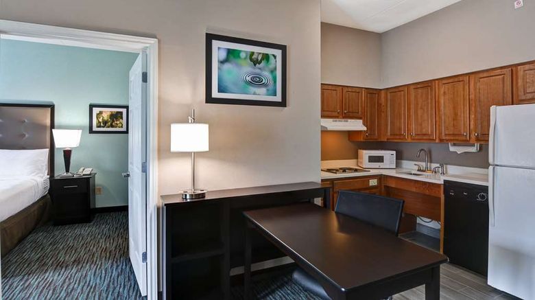 <b>Homewood Suites by Hilton Aurora Room</b>. Images powered by <a href="https://iceportal.shijigroup.com/" title="IcePortal" target="_blank">IcePortal</a>.