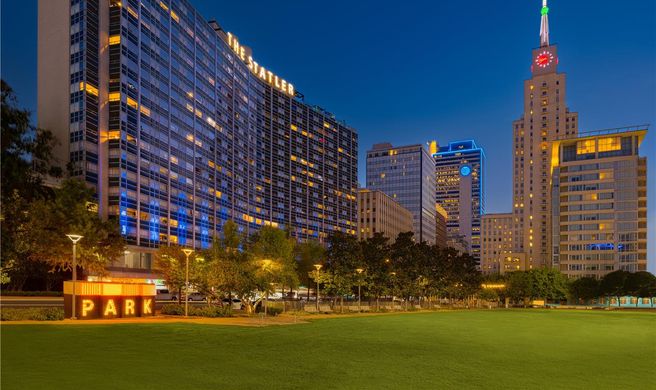 The Statler Dallas, Curio Collection Exterior