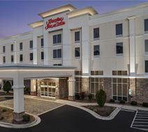 Hampton Inn & Suites Fayetteville Exterior