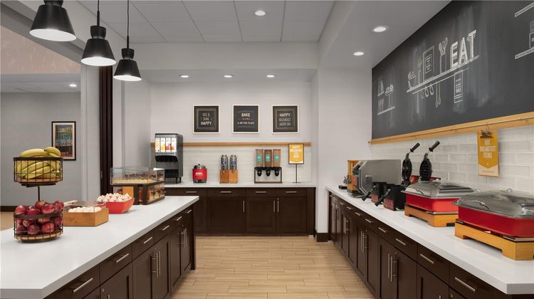 Hampton Inn & Suites Fayetteville Restaurant